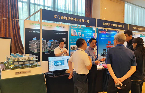 綠潤(rùn)科技展位更是人氣爆棚，咨詢(xún)不斷