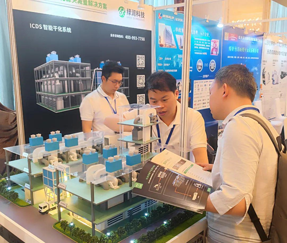 綠潤(rùn)科技展位更是人氣爆棚，咨詢(xún)不斷